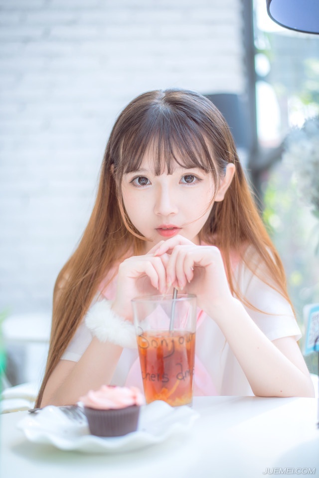 人在千里，家在心里；家在千里，人在心里。